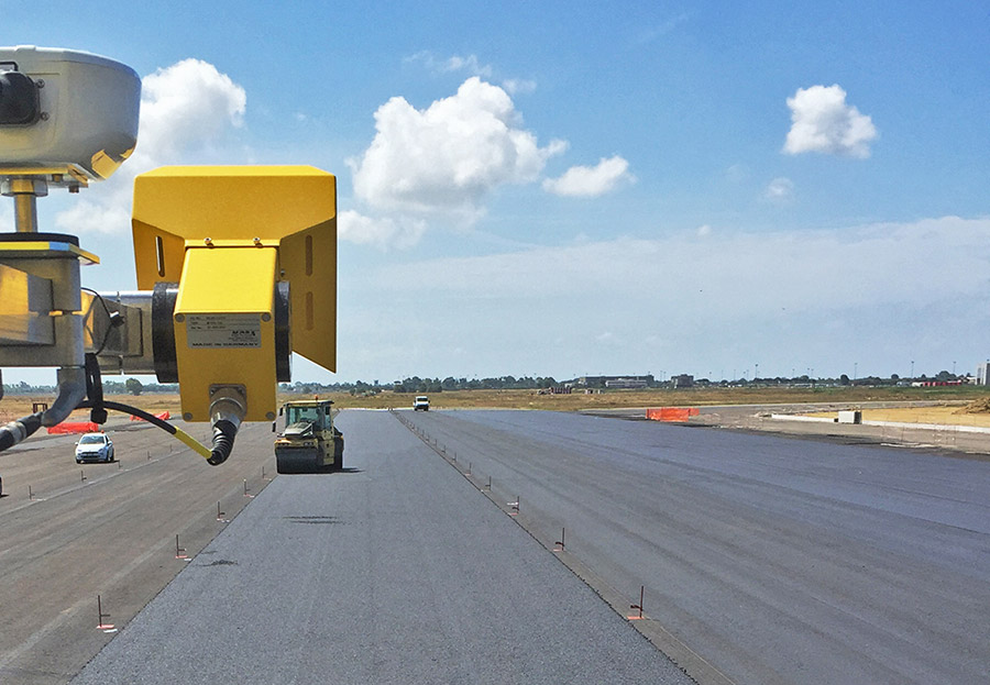 IR Scanner records the Asphalt Temperature in Real Time