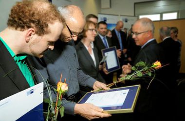 Award handover, photo: IHK Dresden, photographer: Mr. von Oheimb 