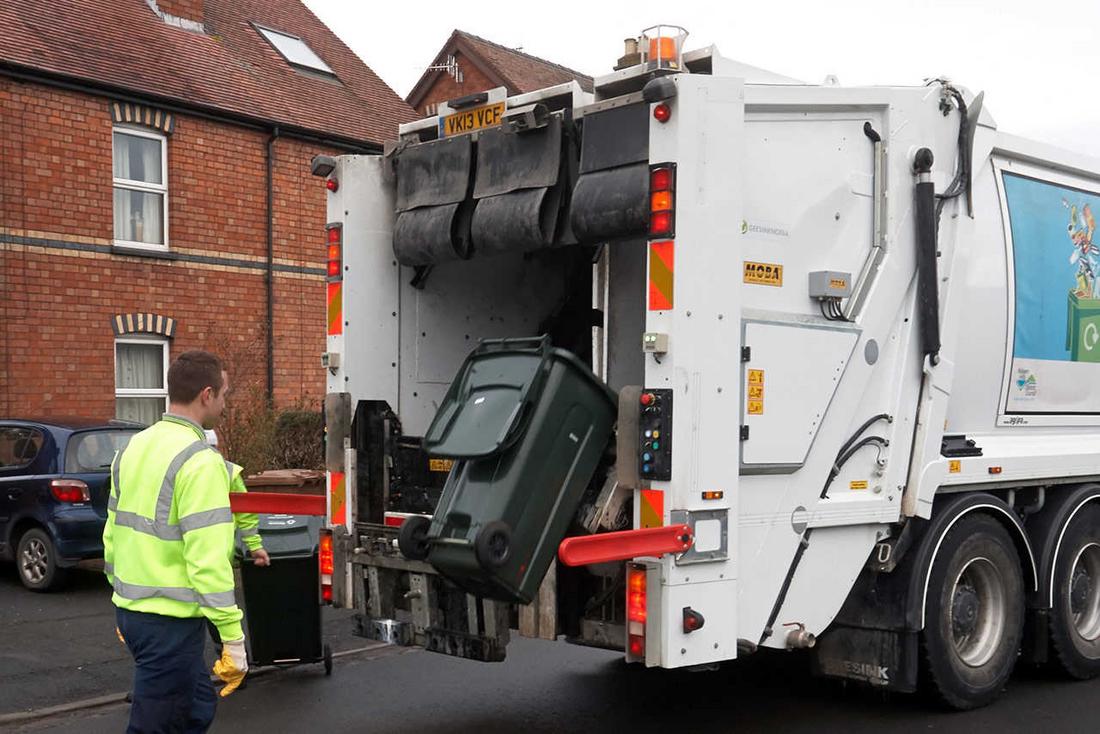 Garbage collecting tour in a town