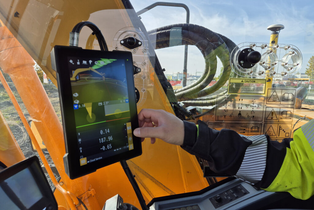 Xsite-3D-Display-In-Cabin-1920x1280_003